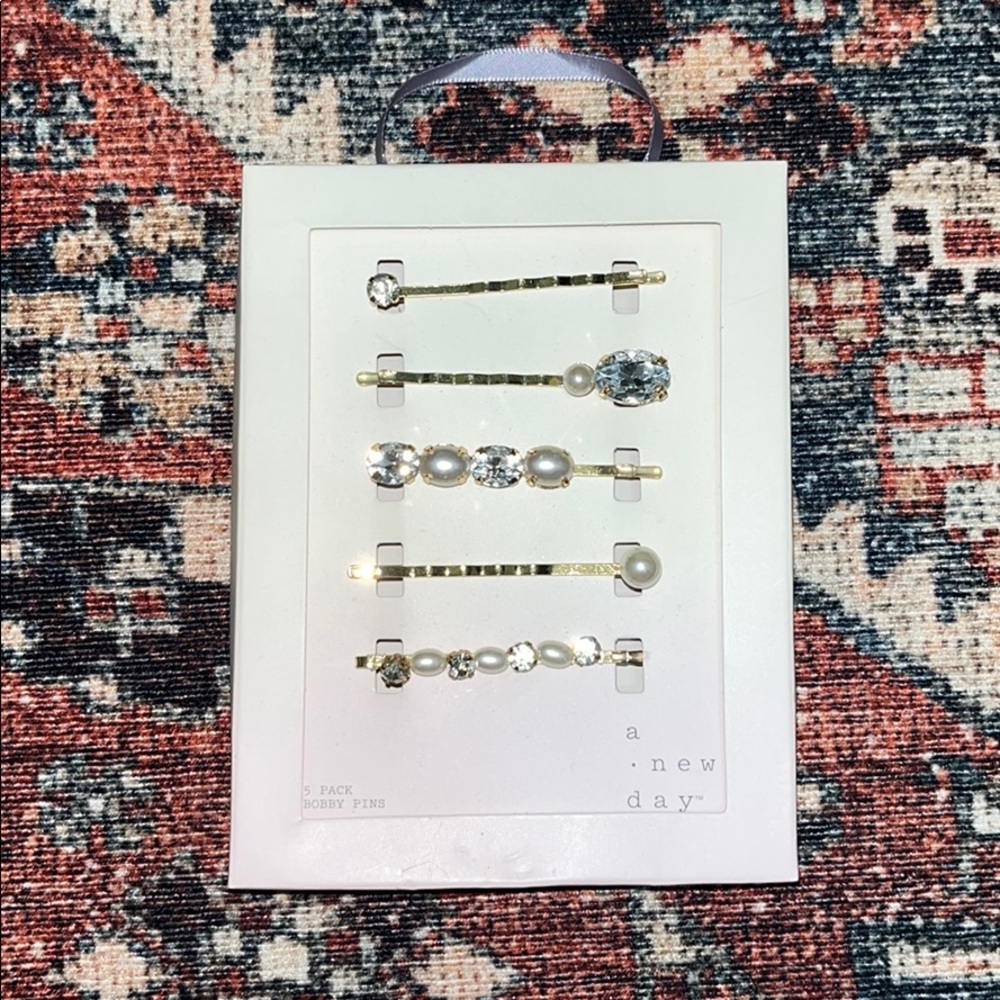 5 pack pearl Bobby pins